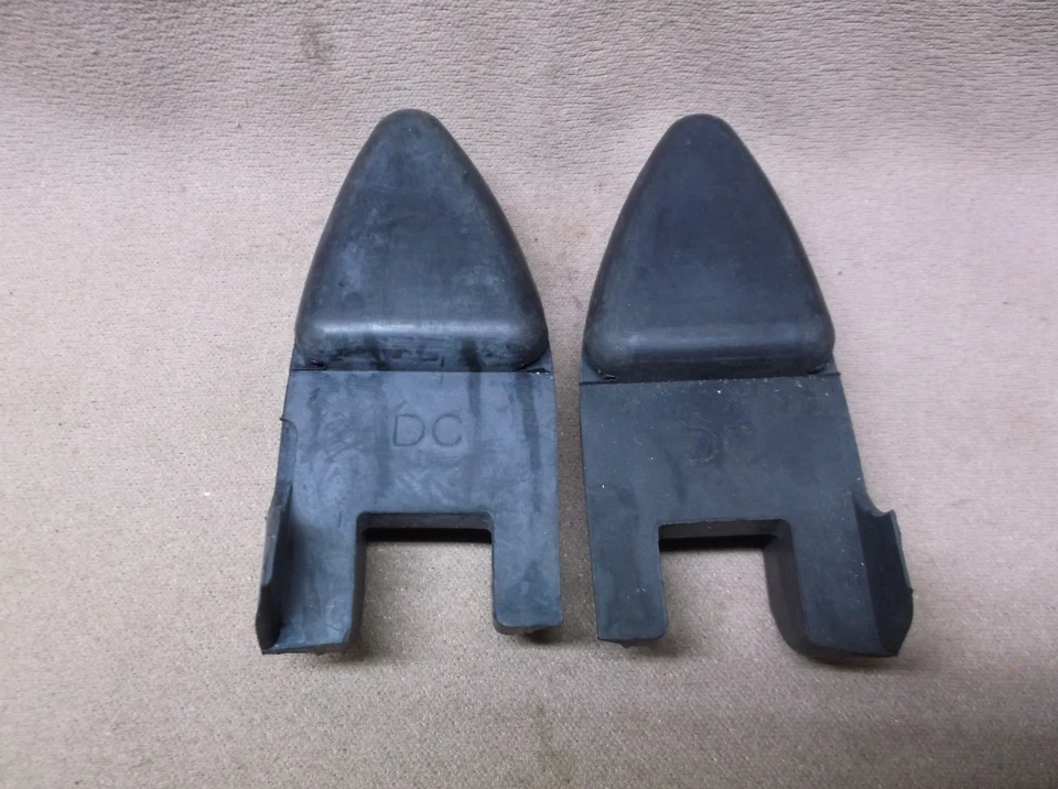 Mercury Cougar GT XR-7 GTE XR-7G 1967 1968 PAR PARACHOQUES DELANTERO RELLENOS DE ESQUINA Foto 2 de 4