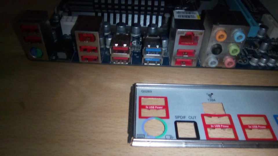 Gigabyte GA-990XA-UD3 Socket AM3+ + AMD FX 8350 - Imagen 3 de 4