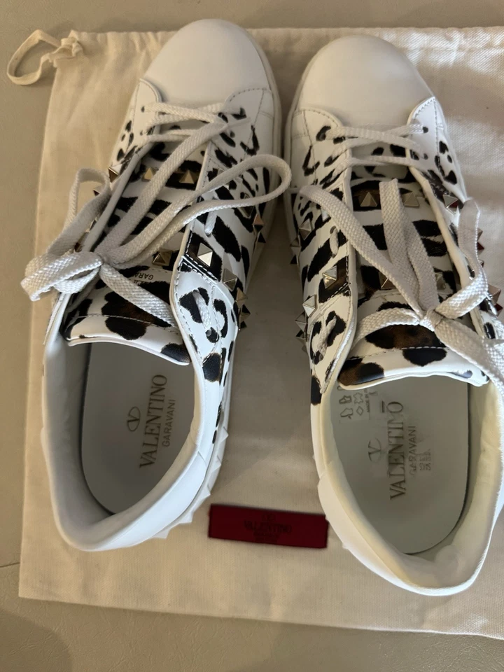 Valentino Garavani Piel de becerro Estampado Leopardo Rockstud Talla 40 Foto 3 de 4