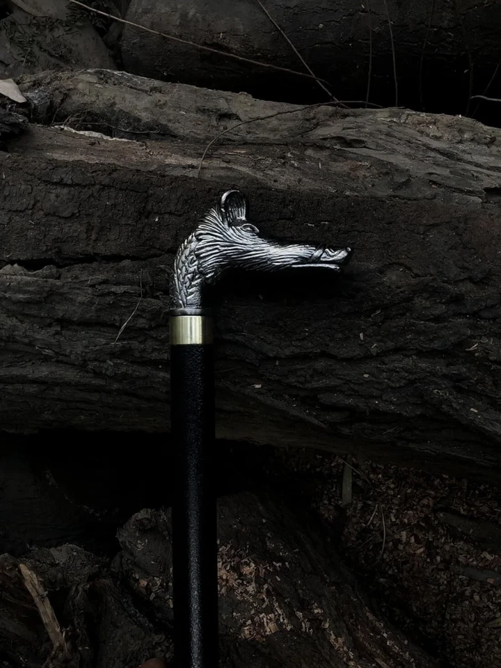 Bastón para caminar hecho a mano - Espadas maestras, regalo de cumpleaños personalizado para anciano. Foto 3 de 4