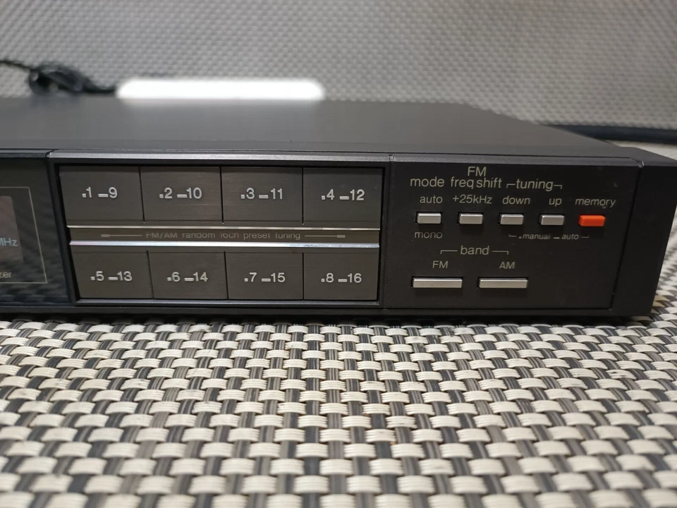 Technics ST-8 FM/AM Stereo Quarz Lock Tuner Radio - Bild 3 von 4