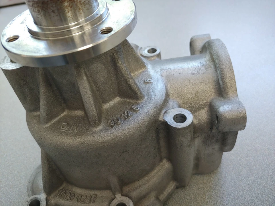 EXCELENTE BOMBA DE AGUA ORIGINAL ALEMANA LASO BMW M3 NUEVA Foto 3 de 4