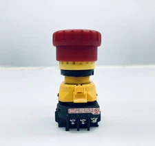 IDEC XN4E-TL TWIST-LOCK EMERGENCY STOP PUSH-BUTTON UI250V