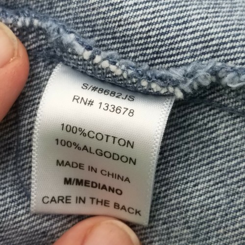 Chaqueta vaquera Love Tree denim recortada dobladillo crudo envejecida para mujer pequeña - Imagen 7 de 8
