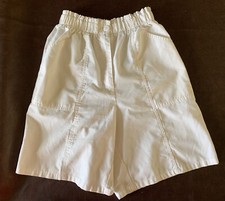 Vintage Separate Issue Women's Elastic High Waist White Pleated Shorts Size 7/8