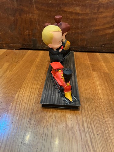 Boss Baby Family Business Ted & Tina Maquette Cast Crew Gift Collectible Statue - Picture 7 of 9