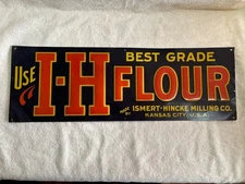 ANTIQUE ORIGINAL I-H FLOUR METAL ADVERTISING SIGN (APPROX 6.5" X 19.5")