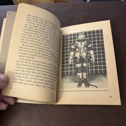 PROJECT APOLLO Mission to the Moon Charles Coombs 1967 Scholastic Paperback - Imagen 4 de 18