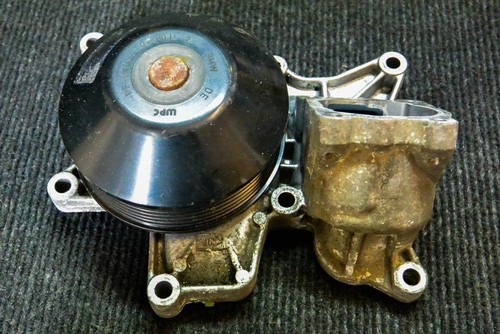 BMW 3 F30 F35 F80 Wasserpumpe 2011
