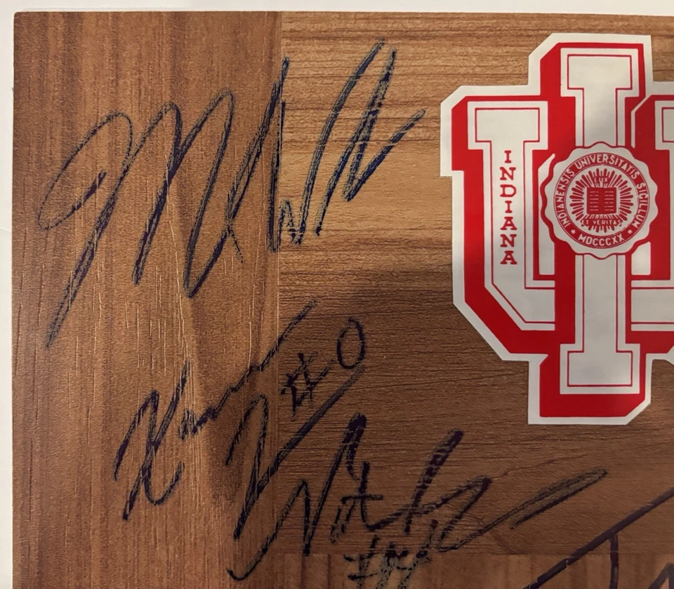 Indiana Hoosiers EQUIPO Firmado 2021-2022 Piso Tablero 16 AUTOS Mike Woodson + ¡Más! Foto 3 de 4
