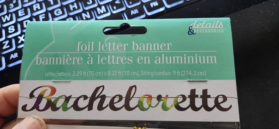 Banner de carta de folha de solteira – Decoração de festa iridescente arco-íris 9 pés detalhes e A - Imagem 3 de 4