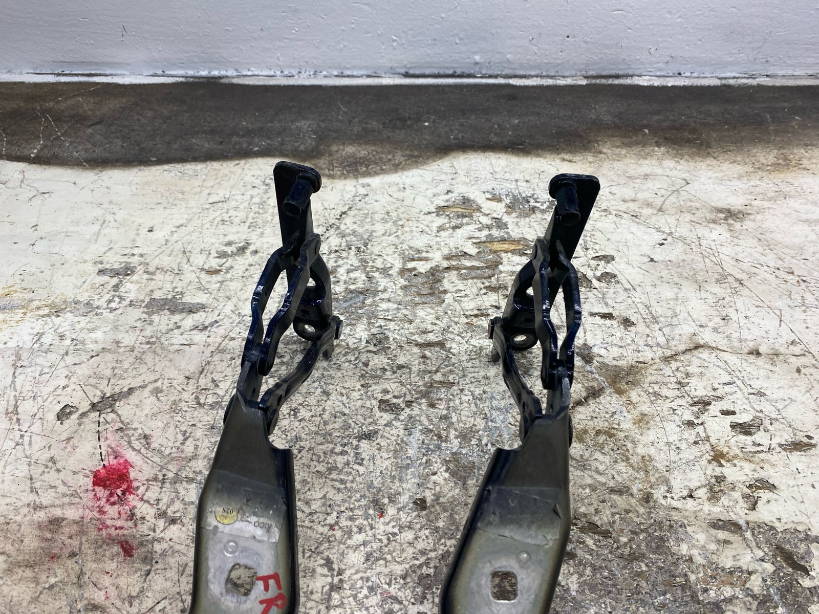 2010-2020 BENTLEY MULSANNE OEM FRONT LEFT RIGHT HOOD HINGE SUPPORT BRACKET SET