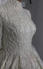 Elegantes Brautkleid Ivory mit Perlenstickere...