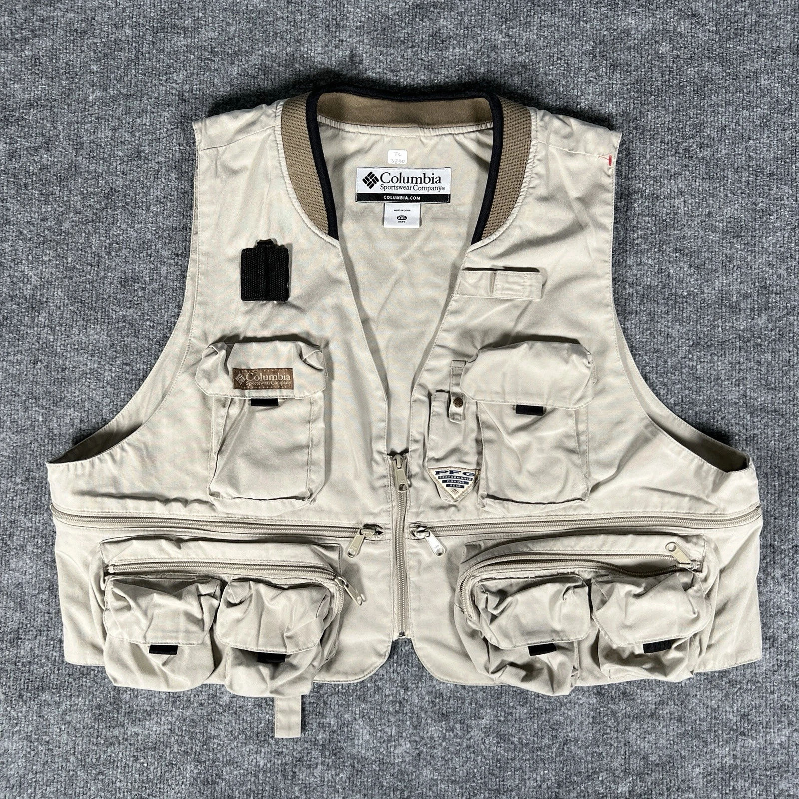 VTG Columbia PFG Multi Pocket Vest Mens 2XL Beige Fish Hunt Photo Tactical Work
