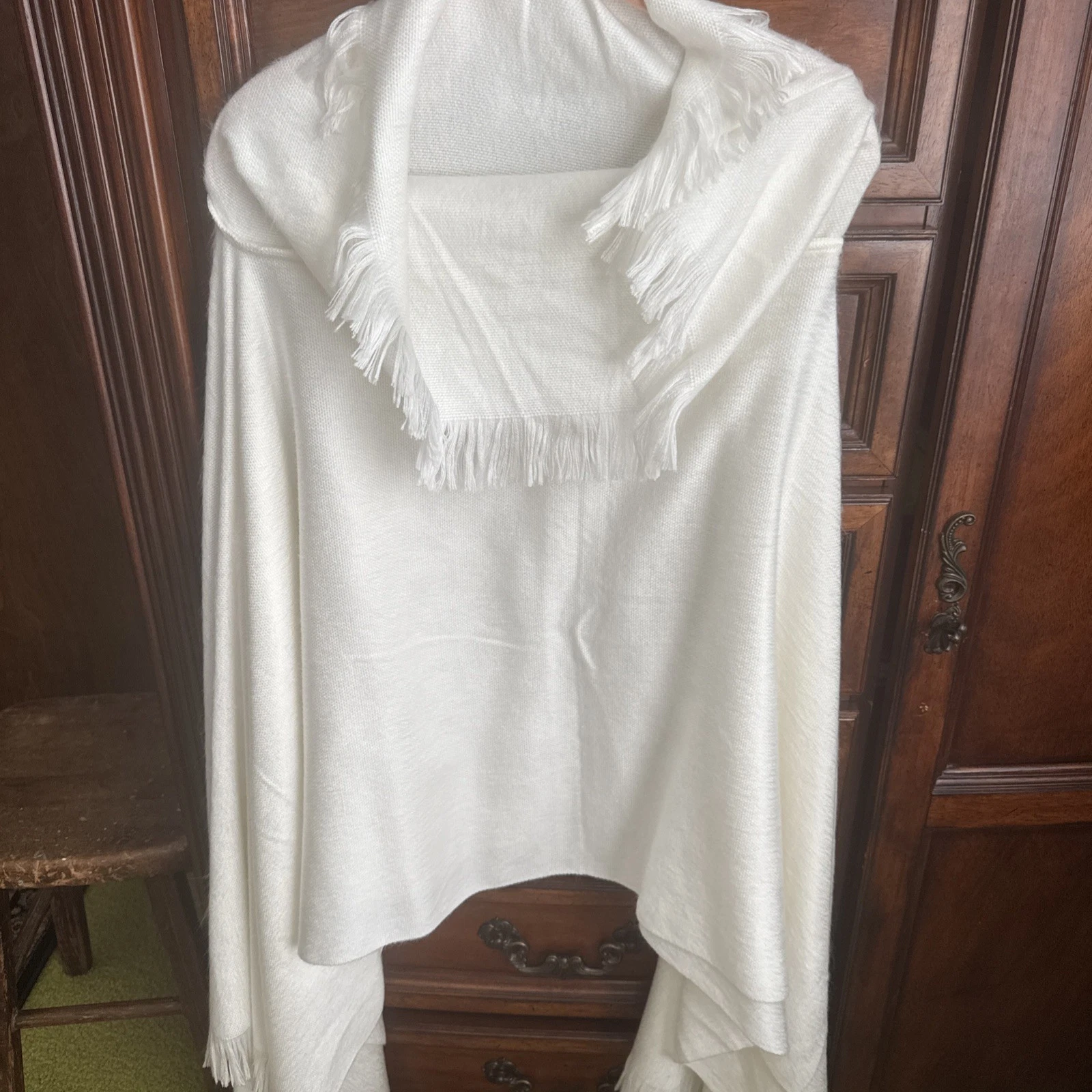 Lovely, White Poncho Perfect For Light Spring Early Fall Even Winter New No Tags