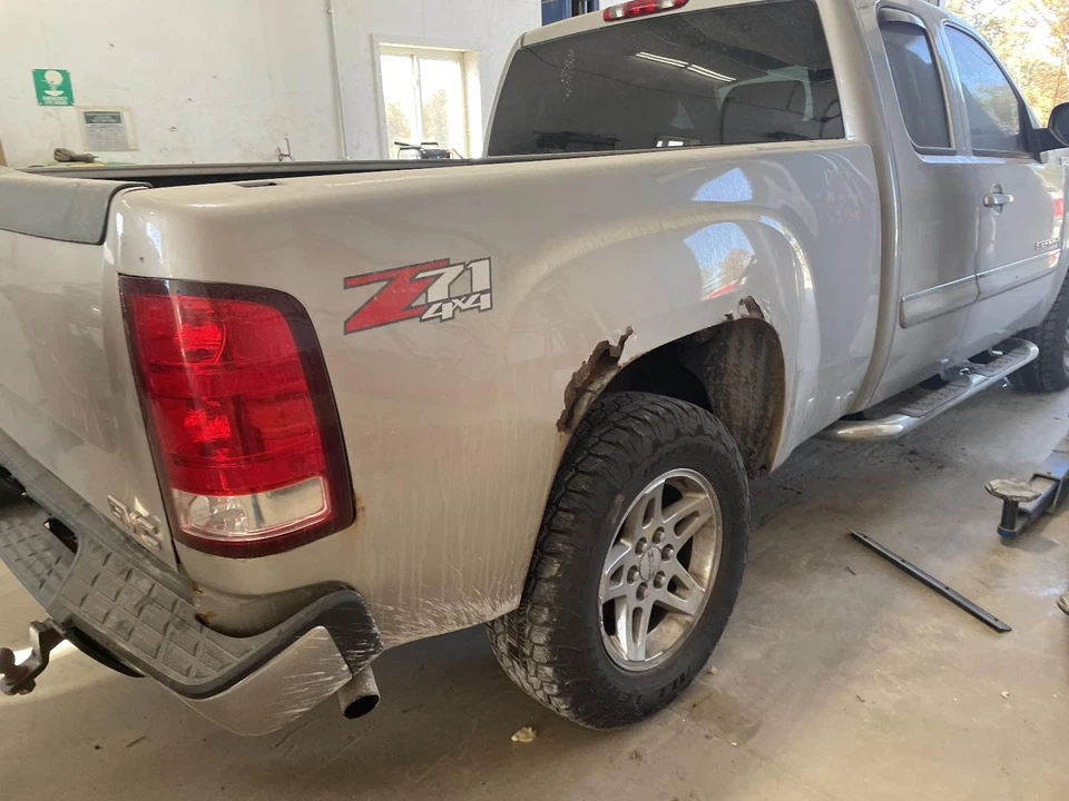 Módulo de control de carrocería usado se adapta a: camioneta GMC Sierra 1500 2008 control de carrocería grado BCM Foto 3 de 4