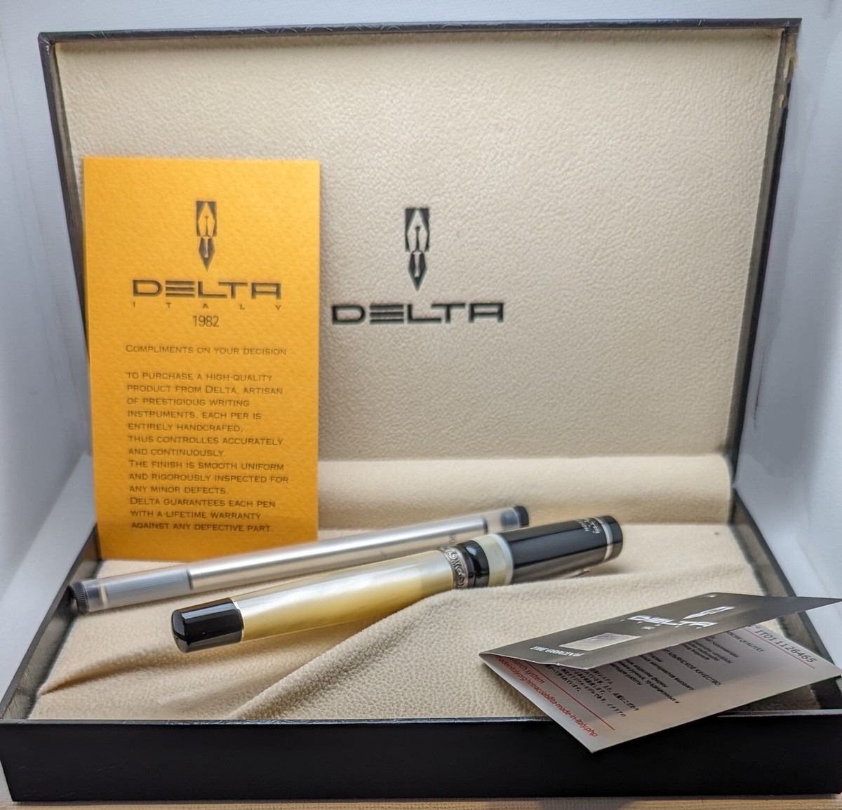 New] Delta DELTA Passion Ballpoint Pen Marble Ivory