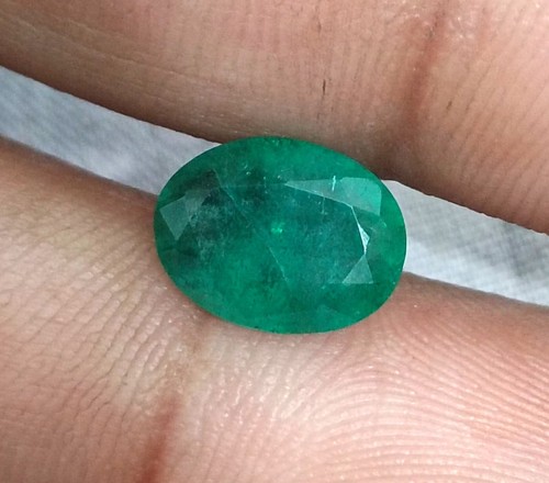 Smeraldo dello Zambia certificato GSI 3,59 ct, pietra preziosa sfusa estratta in terra naturale - Foto 7 di 7
