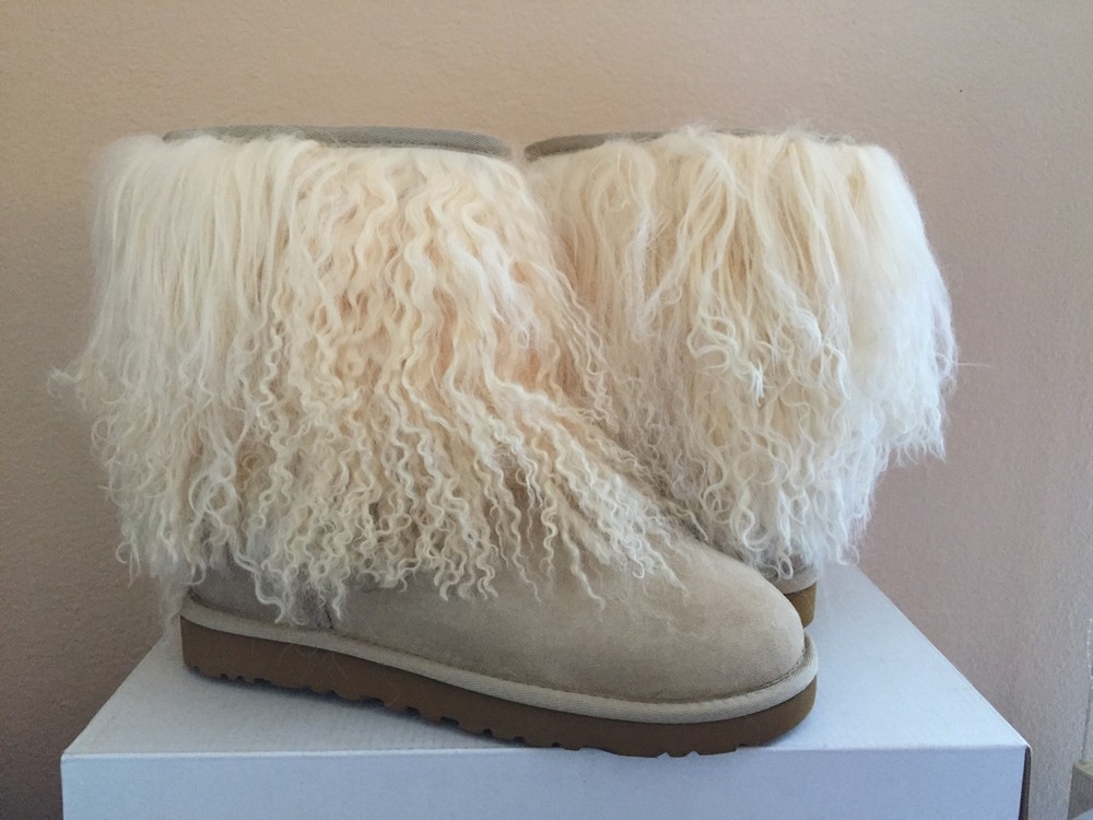 UGG CLASSIC SHORT MONGOLIAN SHEEPSKIN CUFF SAND BOOTS US 7 / EU 38 / UK 5.5 NIB