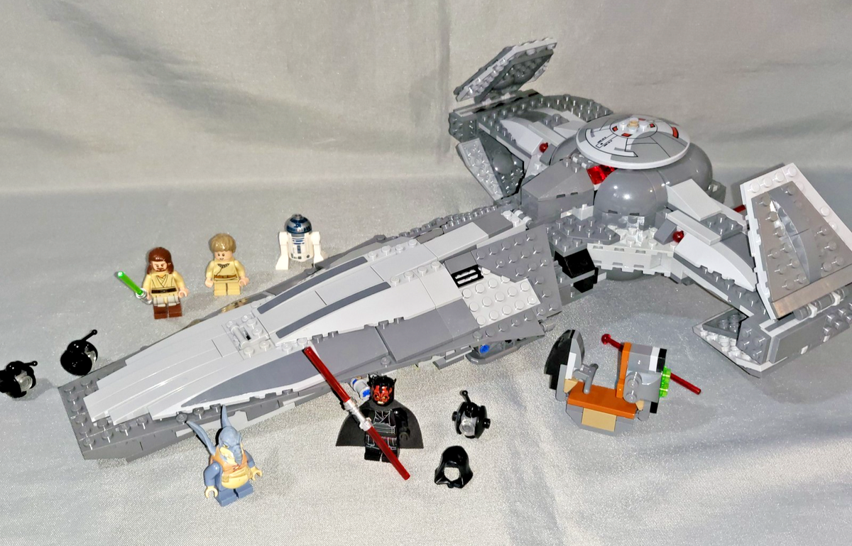 LEGO Star Wars Set 75096 Sith Infiltrator with Minifigures