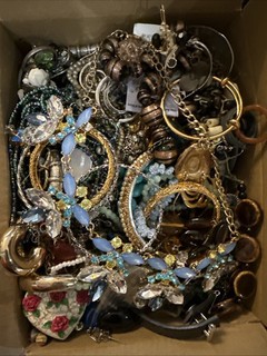 Massive Craft Lot Stone Earrings Etc! 8.5Lbs! Fabulous Lot!