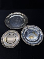 Vecchio set di 3 piatti antichi color argento