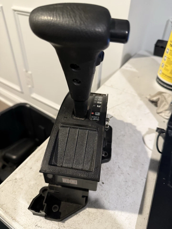 2001–2004 Nissan Frontier Automatic Floor Gear Shifter Lever Assembly OEM - Image 2 of 4