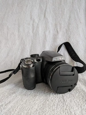 Fujifilm FinePix S4230 Digital Bridge Camera - Please read description (C3/5)