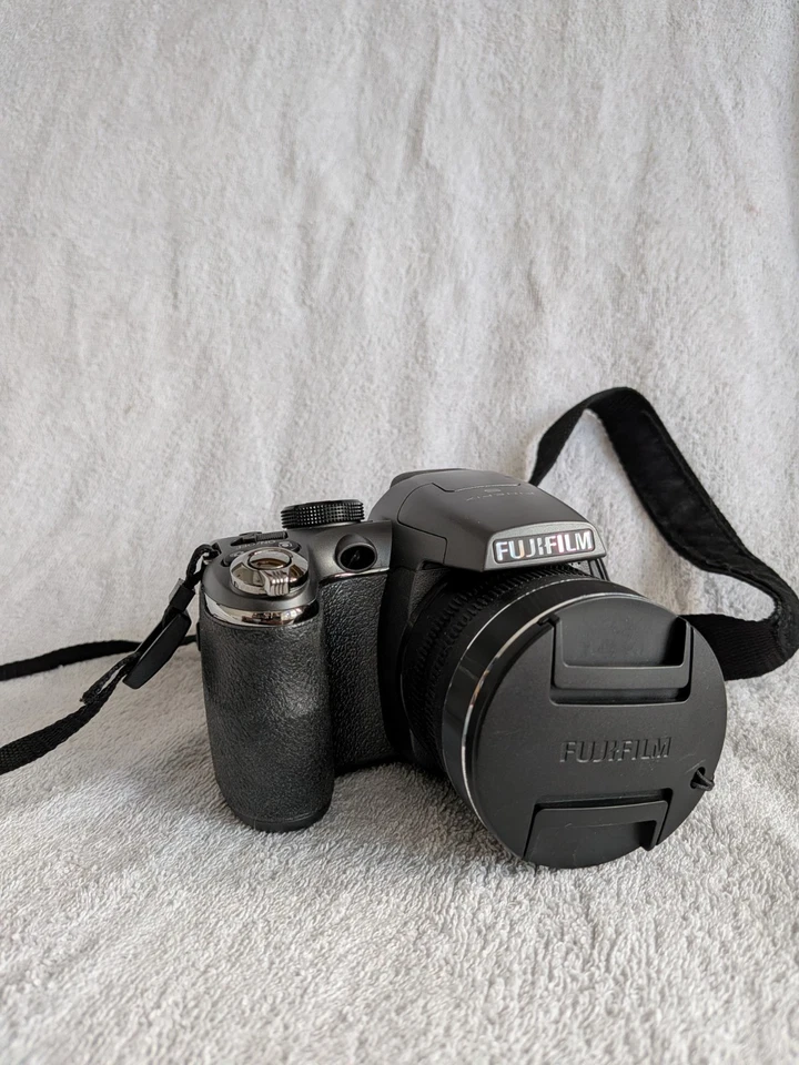 Fujifilm FinePix S4230  Digital Bridge Camera - Please read description (C3/5), photo 1 of 5