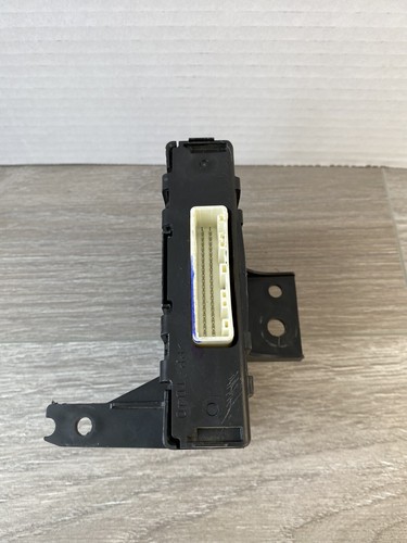 2020 2021 Toyota tacoma 20-21 temperature amplifier control module 88650-04100 - Picture 4 of 6