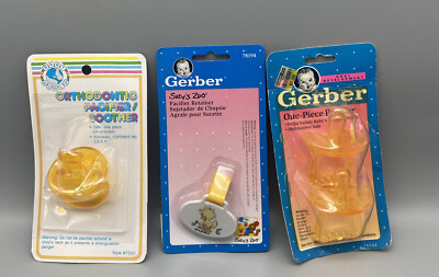 1990 s Gerber / Baby World Pacifiers With Suzy s Zoo Pacifier Retainer NOS