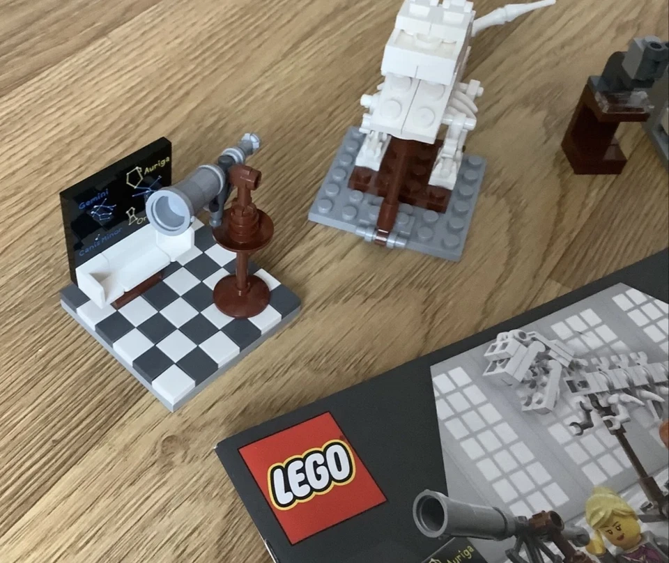 LEGO Ideas 21110 Research Institute, photo 3 of 5