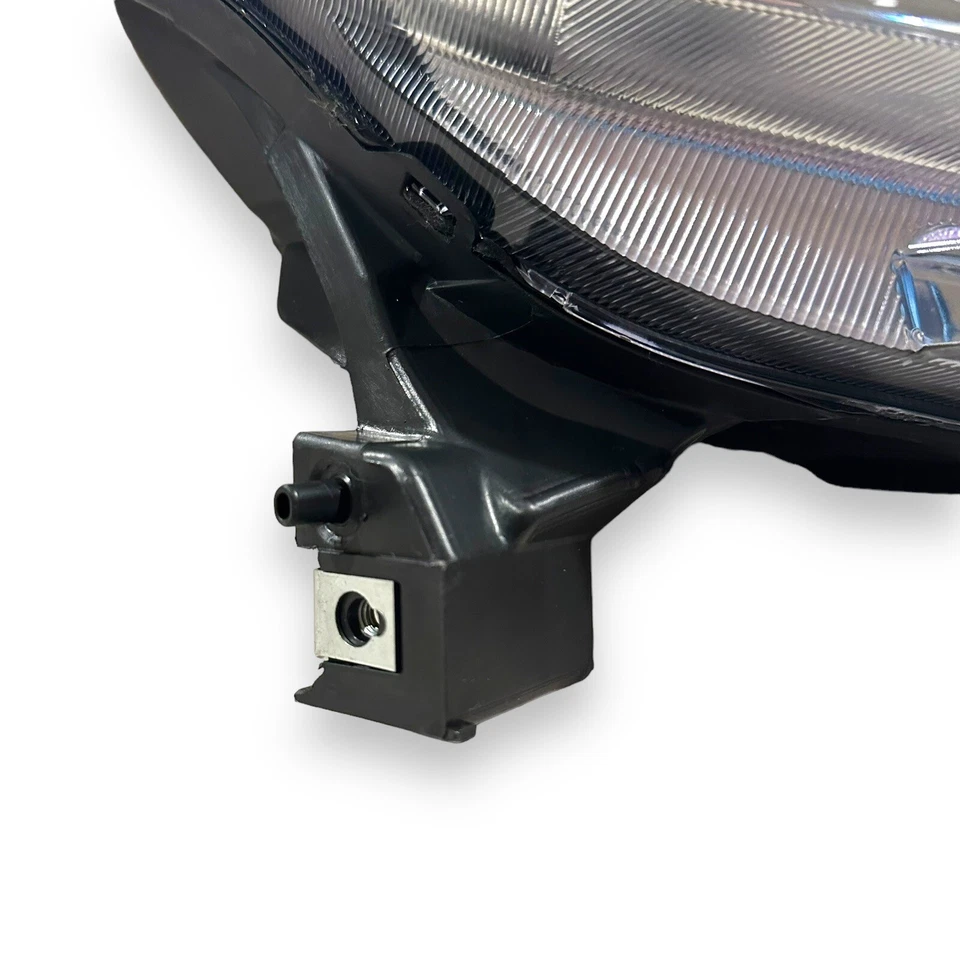 Conjunto de farol direito TYC compatível com Nissan Versa 2014-2016 - Imagem 4 de 4