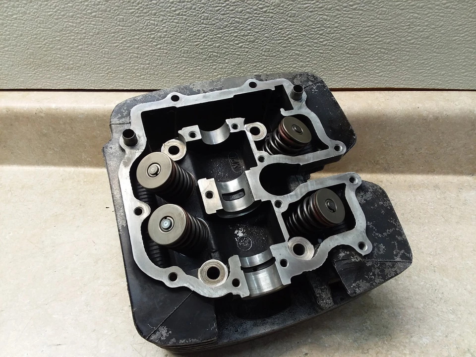 Винтажная головка блока цилиндров и клапан в сборе 1986 Yamaha XT 600 XT600 ANX-C60 - Изображение 4 из 4