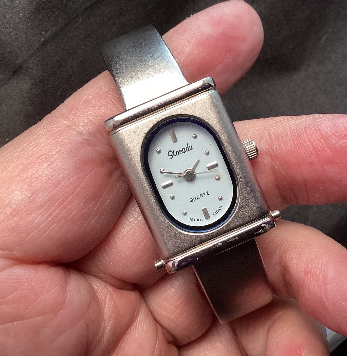Very Nice Silver Tone Xanadu Ladies Bangle Quartz Watch  display picture 3