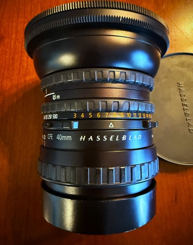 Hasselblad Carl Zeiss CFE Distagon T* 40mm f4 Lens with UV, Box - Picture 2 of 12