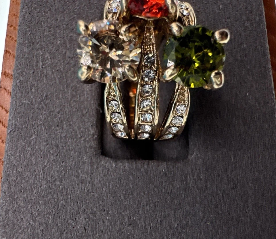 Anillo vintage de 3 piedras enchapado en oro plateado hermoso tamaño único 5,5 Foto 4 de 4