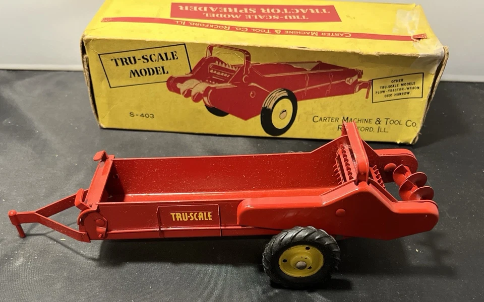 VINTAGE TRU-SCALE S- 403 MANURE SPREADER, YELLOW RIMS with BOX. - Image 4 of 4