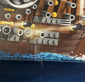 LEGO The LEGO Movie: MetalBeard's Sea Cow (70810) * Not Mint * New * Retired *