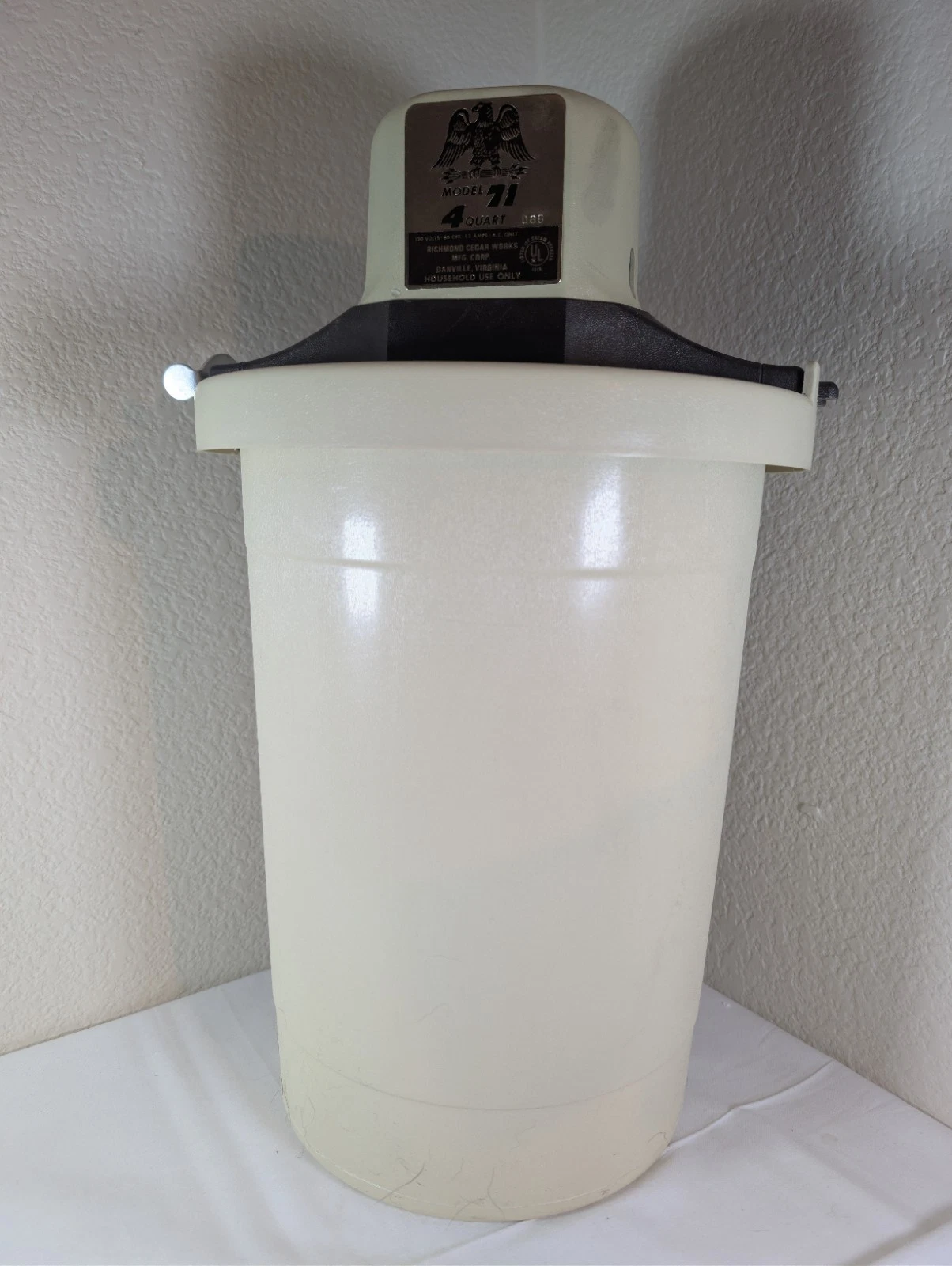Vintage Richmond Cedar Works Model 71 Made in USA 4qt Electric Ice Cream Freezer