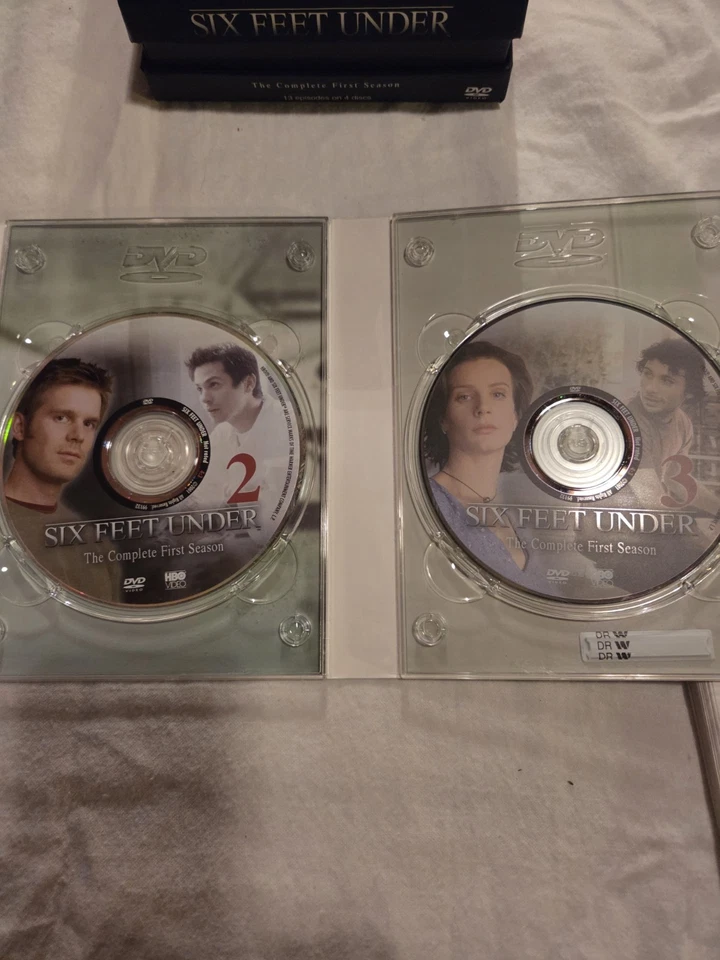 Six Feet Under Complete 1st Season. 4 DVD Set. - Image 3 of 4