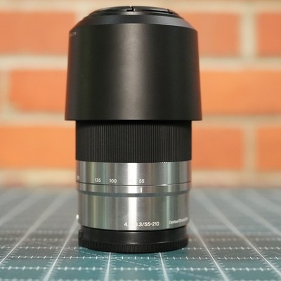 Sony E 55-210mm f/4.5-6.3 OSS with Lens Hood & Caps | EXCELLENT