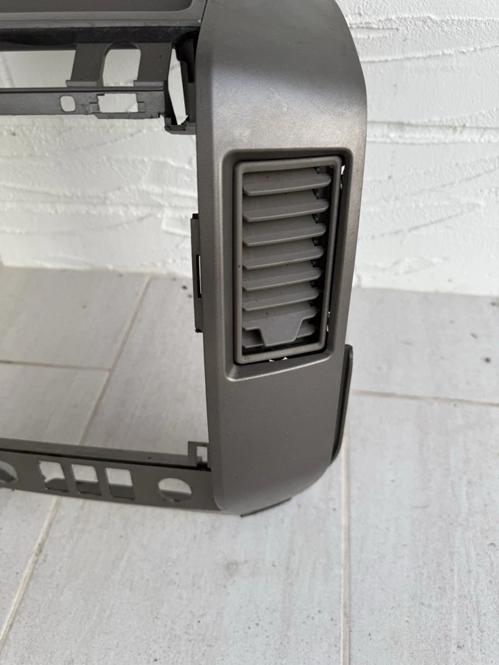 Nissan Armada Titan 2004-2006 tablero central radio bisel ventilación moldura OEM Foto 4 de 4