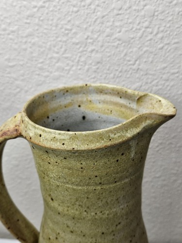 GUILLERMO CUELLAR Studio Pottery Artisan Pitcher Signed Handmade 13 1/2" Tall - 第 5/16 張圖片