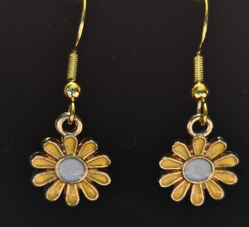 Daisy enamel charm drop earrings on stamped 925 gold plated hooks, choose colour - Picture 8 of 12