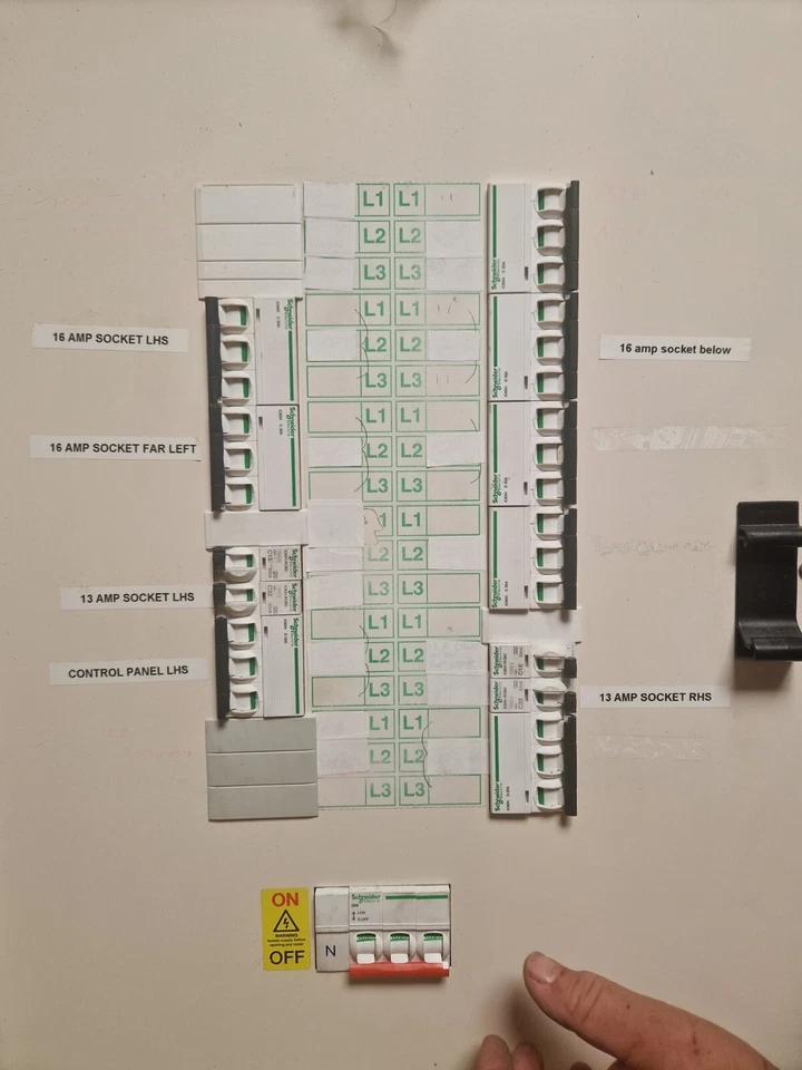 Schnieder Electric SEA9BN12 acti 9 isobar 250A - with switches - Image 3 of 4