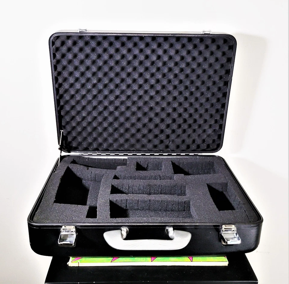 Estuche de viaje de aluminio rígido vintage para cámara con llaves 18 x 13 x 6 Foto 4 de 4