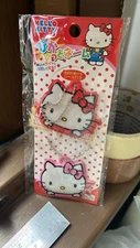 711 japan hello kitty blink blink pink & red set  key chain  unopened 2012 rare
