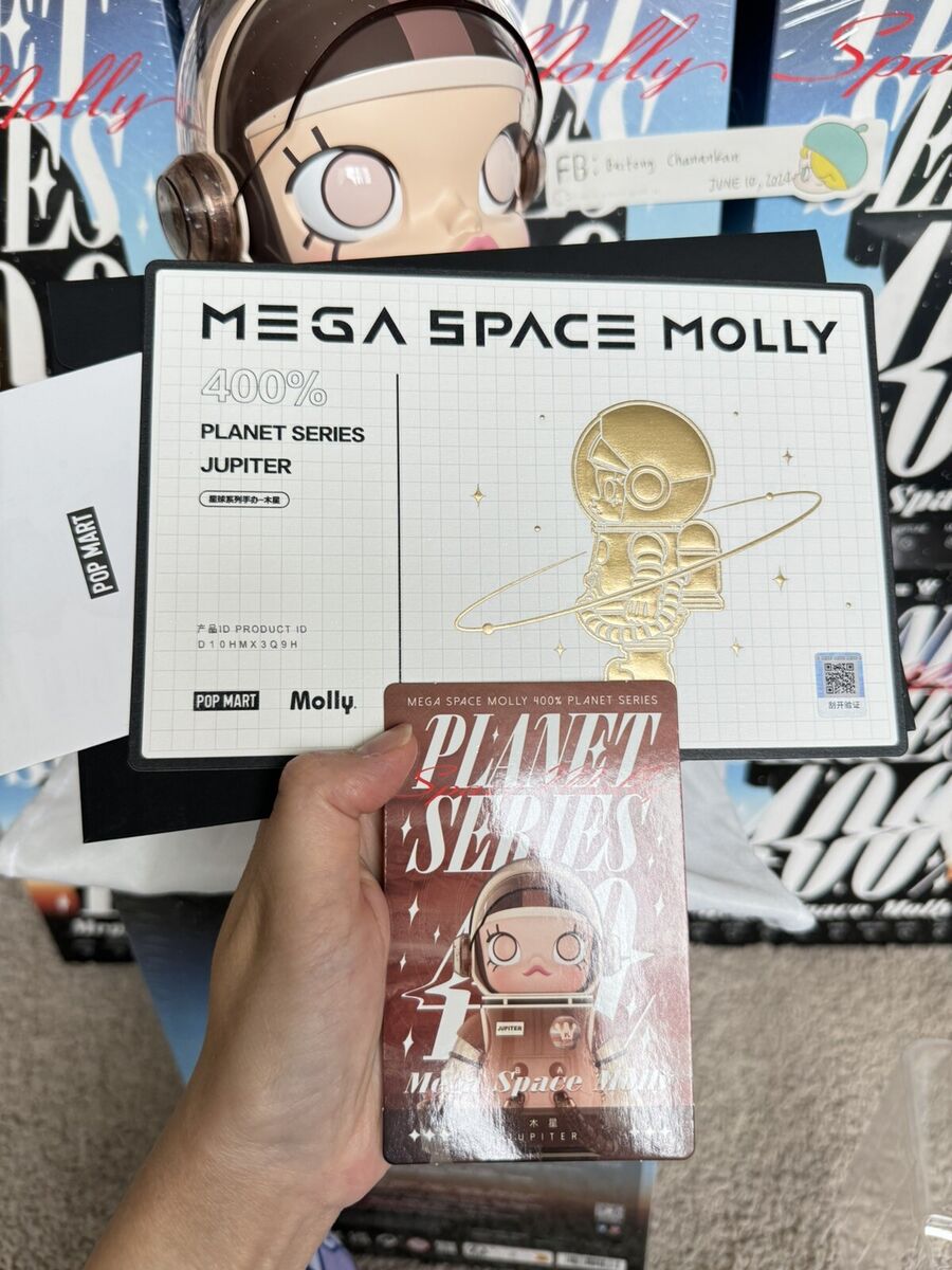 POP MART MEGA SPACE MOLLY 400% Planet Series Figures POP MART MEGA SPACE MOLLY 400% Planet Series Figures