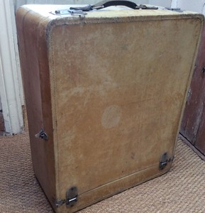 rev robe suitcase